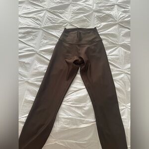 Alo Yoga 7/8 High-Waist Airlift Legging in espresso